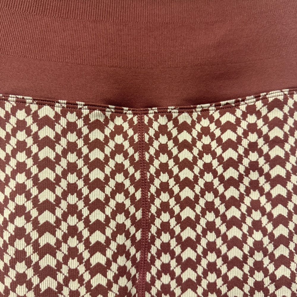 🦋 Spiritual Gangster| NWOT Women’s Size M/L Jacquard 7/8 Legging in Burgundy - Picture 4 of 10
